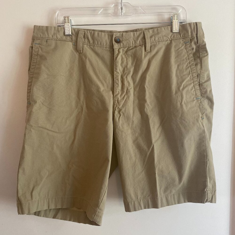 Tommy Bahama Men's Tan Shorts‎ Size 36